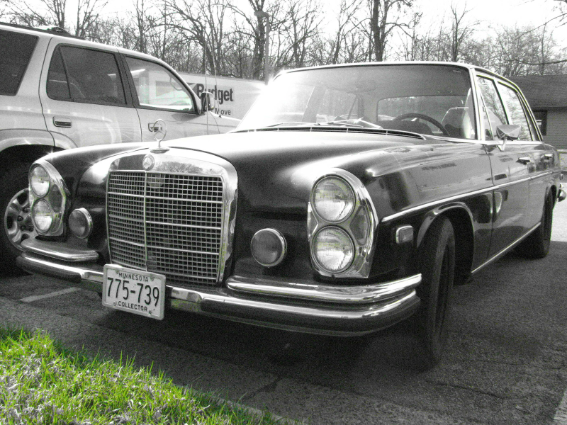 Illustration for article titled Dear Lord, I Saw a Mercedes 300SEL 6.3 For Real